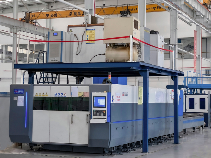 آلة قطع الألياف بالليزر