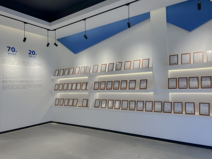 Wolfking حقوق الطبع والنشر